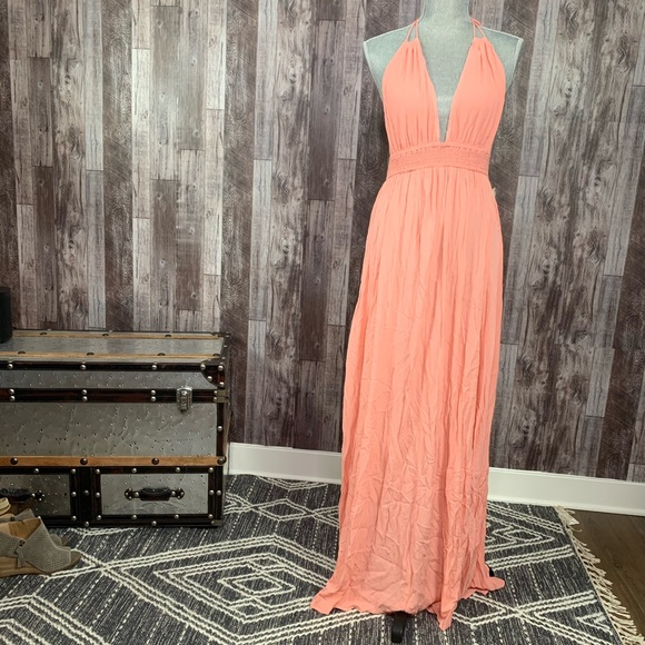 Forever 21 Dresses & Skirts - Forever21 peach halter dress
